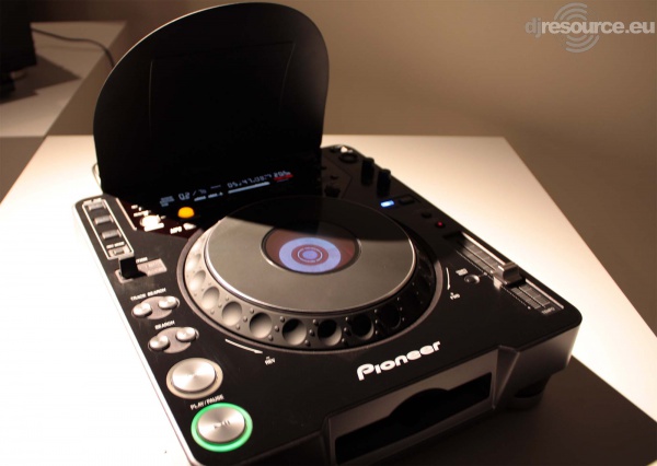 Freeview Sunblocker mounted on CDJ-1000MK3