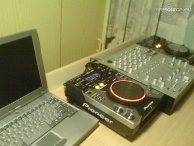 Our MEMBERS can Enlarge : dj booth 2