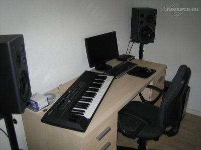 Our MEMBERS can Enlarge : studio setup2