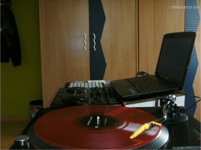 Our MEMBERS can Enlarge : X-Tra Lars Dj booth Side