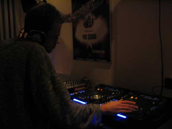 DJ Lead DVJ-ing through the X-mas Weekend