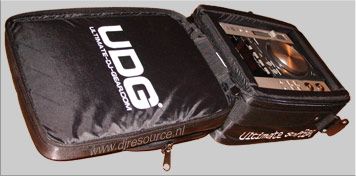 UDG CDJ-200 Bag opened with CDJ-200 inside