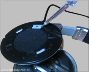 Pioneer HDJ-1000 remove the cable lock