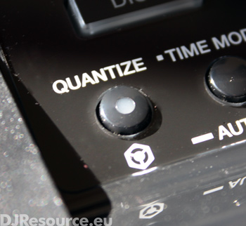 Pioneer CDJ-2000nxs Beat Sync buttons
