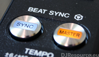 Pioneer CDJ-2000nxs Beat Sync buttons
